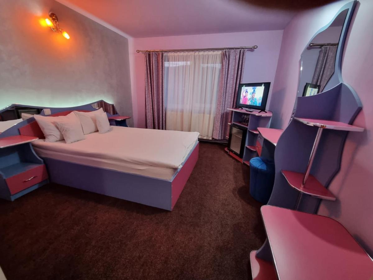 Hotel Yax Câmpeni Cameră foto
