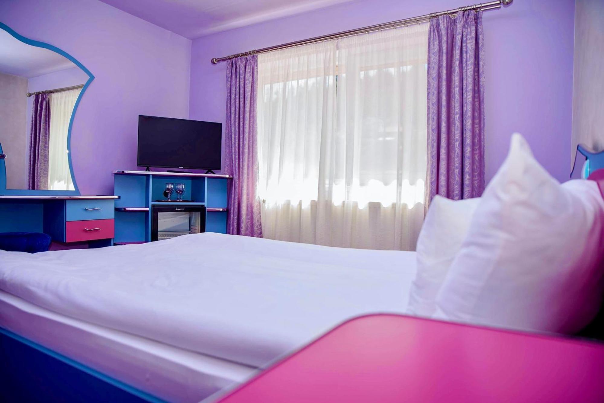 Hotel Yax Câmpeni Cameră foto