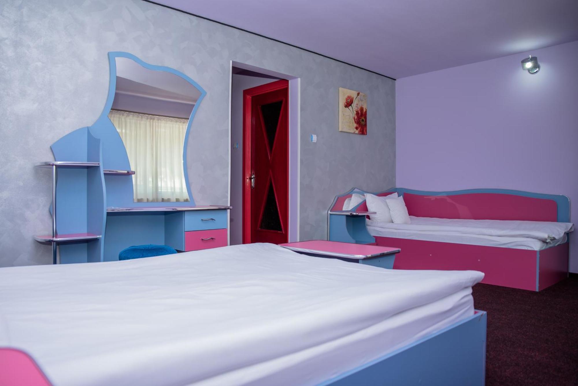 Hotel Yax Câmpeni Cameră foto