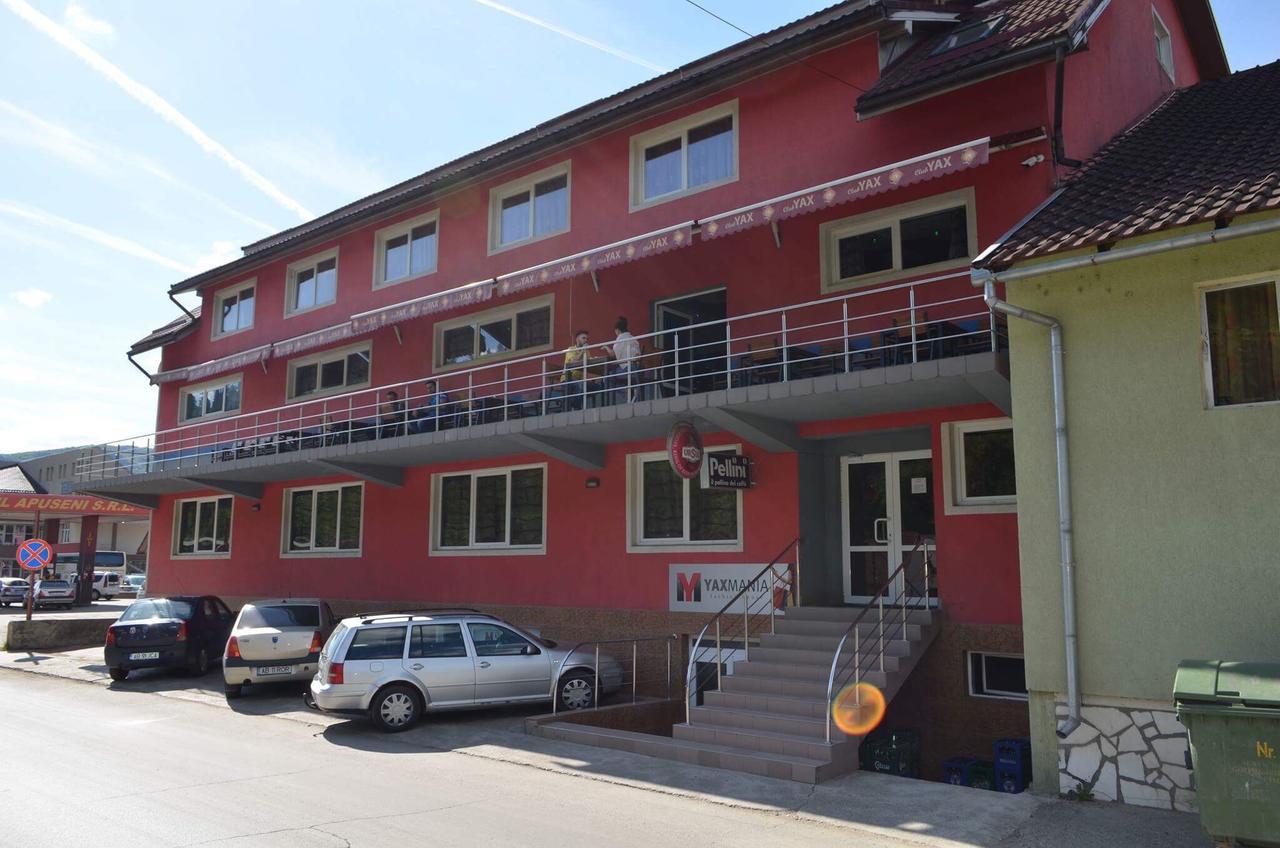 Hotel Yax Câmpeni Exterior foto